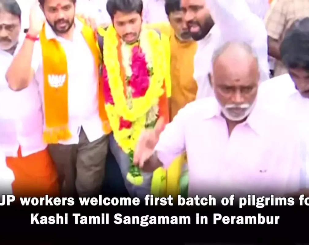 
BJP workers welcome first batch of pilgrims for Kashi Tamil Sangamam in Perambur
