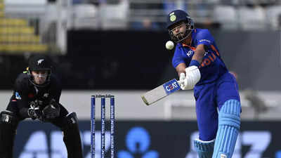 India vs New Zealand 1st ODI: Shreyas Iyer, Shikhar Dhawan, Shubman Gill power India to 306/7 against New Zealand