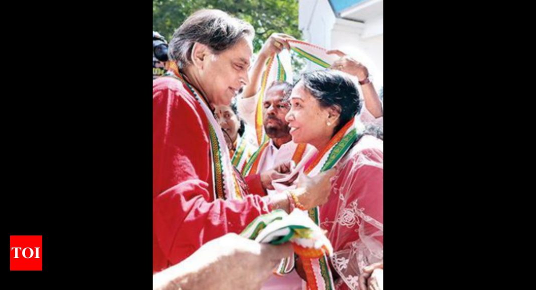 Kerala: Shahi Tharoor meets UDF protesters
