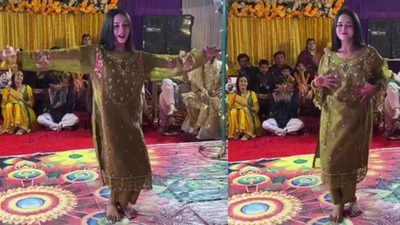 VIRAL alert! THIS Pakistani bride is winning hearts for her dance moves on Lata Mangeshkar's song 'Mera Dil Yeh Pukare Aaja' from 'Nagin'
