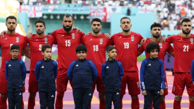 Iran team sings national anthem at World Cup