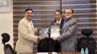 IIM Raipur signs MoU with Digital Health Academy to start first of its kind  online CDHP course - Times of India