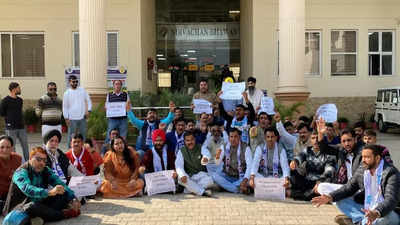 AAP holds protest against BJP government–ECI outside Nirvachan Bhawan Jammu