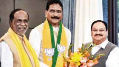 Congress leader Marri Shashidhar Reddy into BJP fold, vows to oust TRS from Telangana
