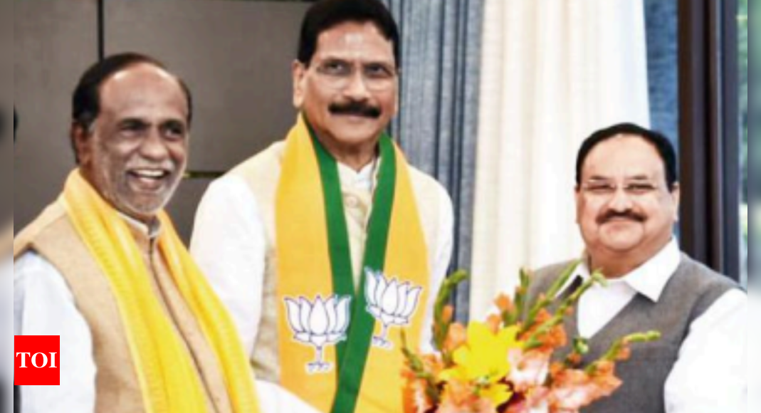 Cong leader into BJP fold, vows to oust TRS