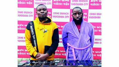 2 Nigerians held for duping women with fake Insta IDs