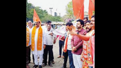 Maharashtra: Shiv Sena workers blacken Karnataka buses over Basavraj Bommai’s remarks