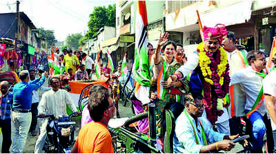 Gujarat polls: Workers ditch party, join independents’ camps