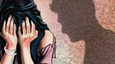 Head constable, associate booked for molesting woman, misbehaving with Delhi Police officials