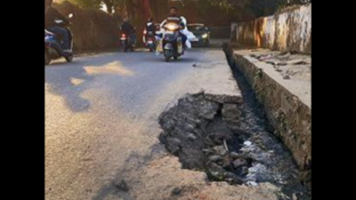 Uttarakhand: Roads, drains remain in shambles at Dehradun railway station