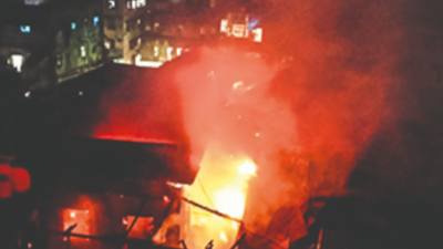 Kolkata: Fire at Tiretta Bazar, family rescued