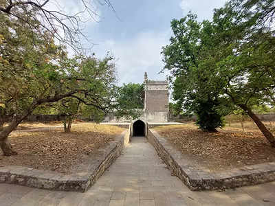 Lost & Found: Hidden passage from palace to tombs