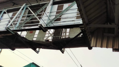 Maharashtra: 13 passengers injured as part of foot overbridge collapses at Ballarshah railway station