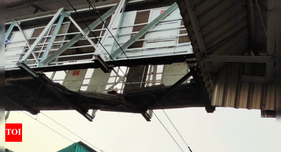 13 hurt after part of foot overbridge collapses in Maharashtra