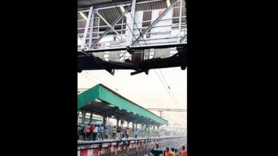Foot over bridge slab crashes on track at Maharashtra railway station; woman dies, 22 hurt