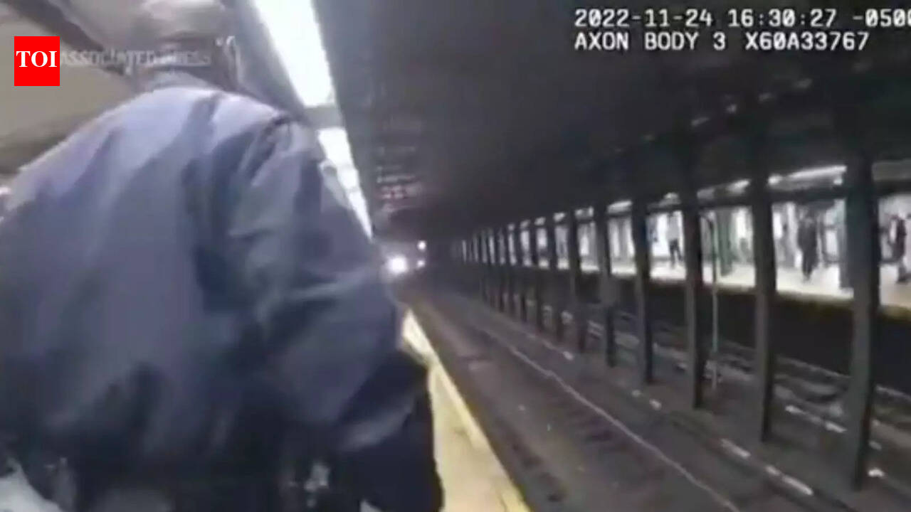 On cam: NYPD officers, bystander save man on subway tracks