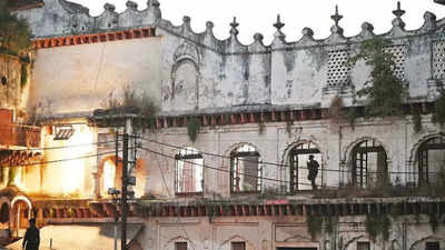Crumbling Moti Mahal now facing wrath of lights, camera & action