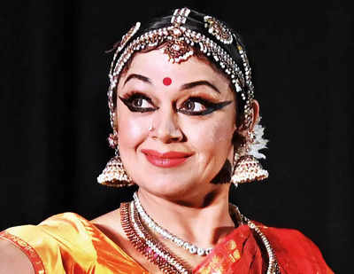Shobana, Bombay Jayashri and Abhishek Raghuram floor Hyderabadis with an evocative dance drama
