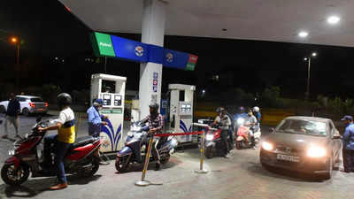 Fuel price cut hopes rise as oil sinks to lowest since January