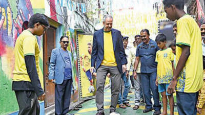 In heart of North Kolkata, a green-and-gold para gets VIP visitors from land of Samba magic