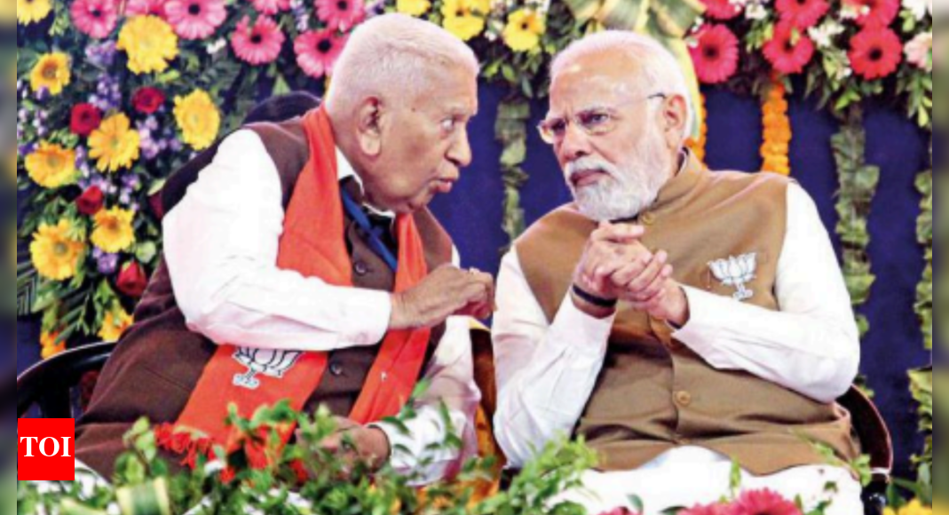 Congress: Gujarat: PM Narendra Modi slams Congress for 'divide and rule ...