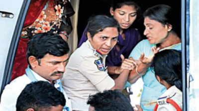 Telangana: TRS men attack YS Sharmila convoy in Warangal