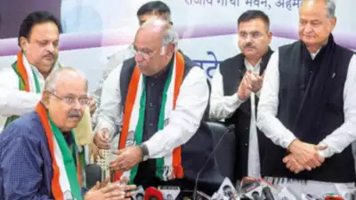 Gujarat: Former BJP minister Jay Narayan Vyas joins Congress