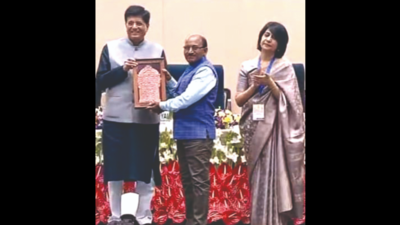 Kashi artisan gets National Award for Panja dari