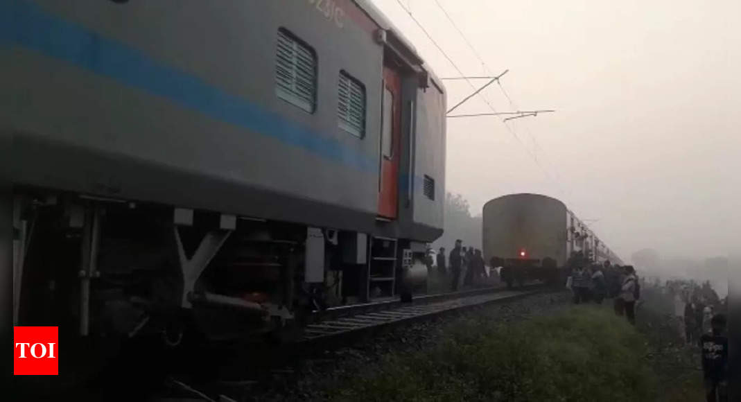 Prayagraj: Ganga Gomti Express train's engine gets separated from ...