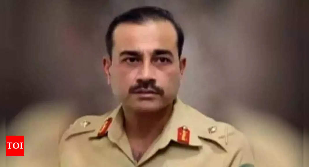 Asim Munir takes charge as Pakistan’s army chief – Times of India