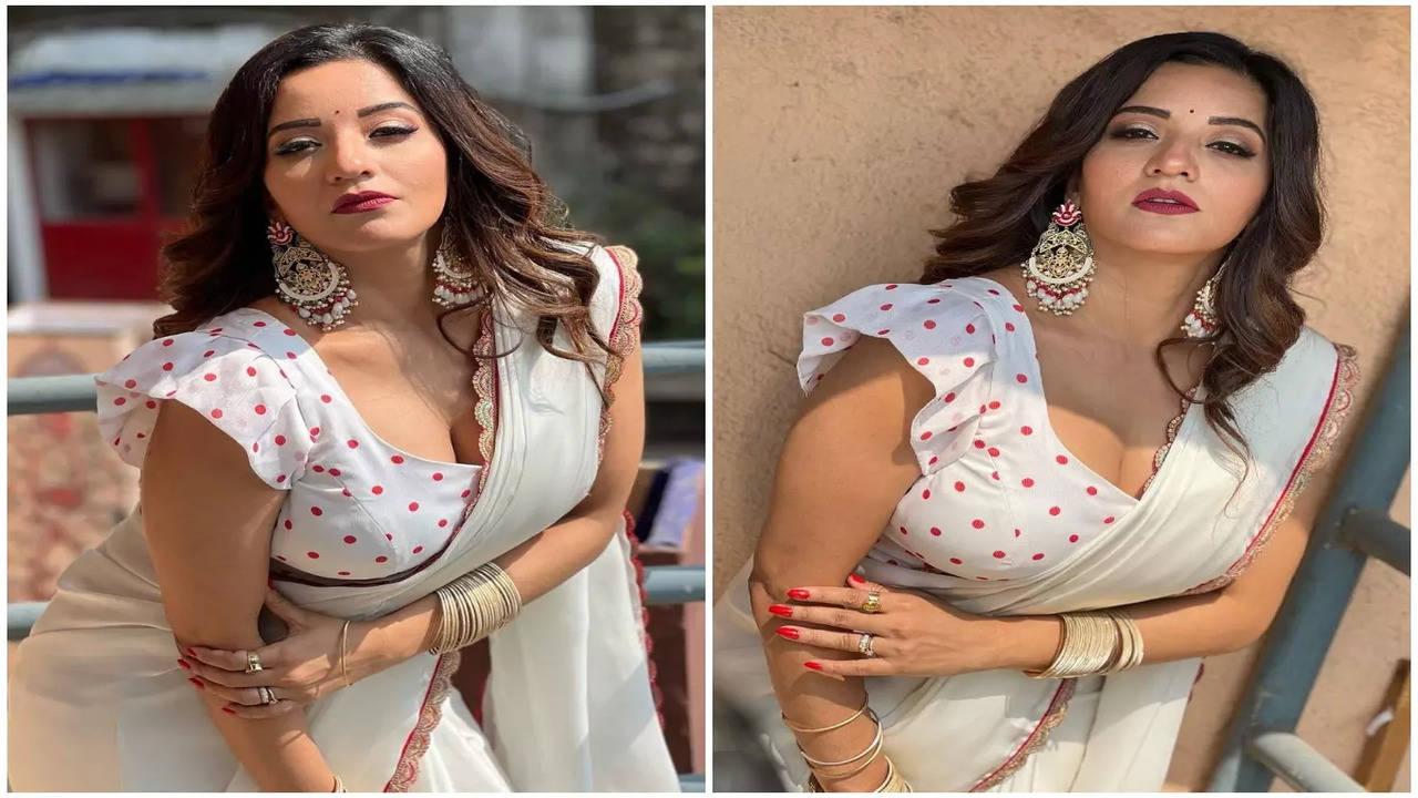 Photos: Monalisa looks glamorous in a white saree | Bhojpuri Movie News -  Times of India