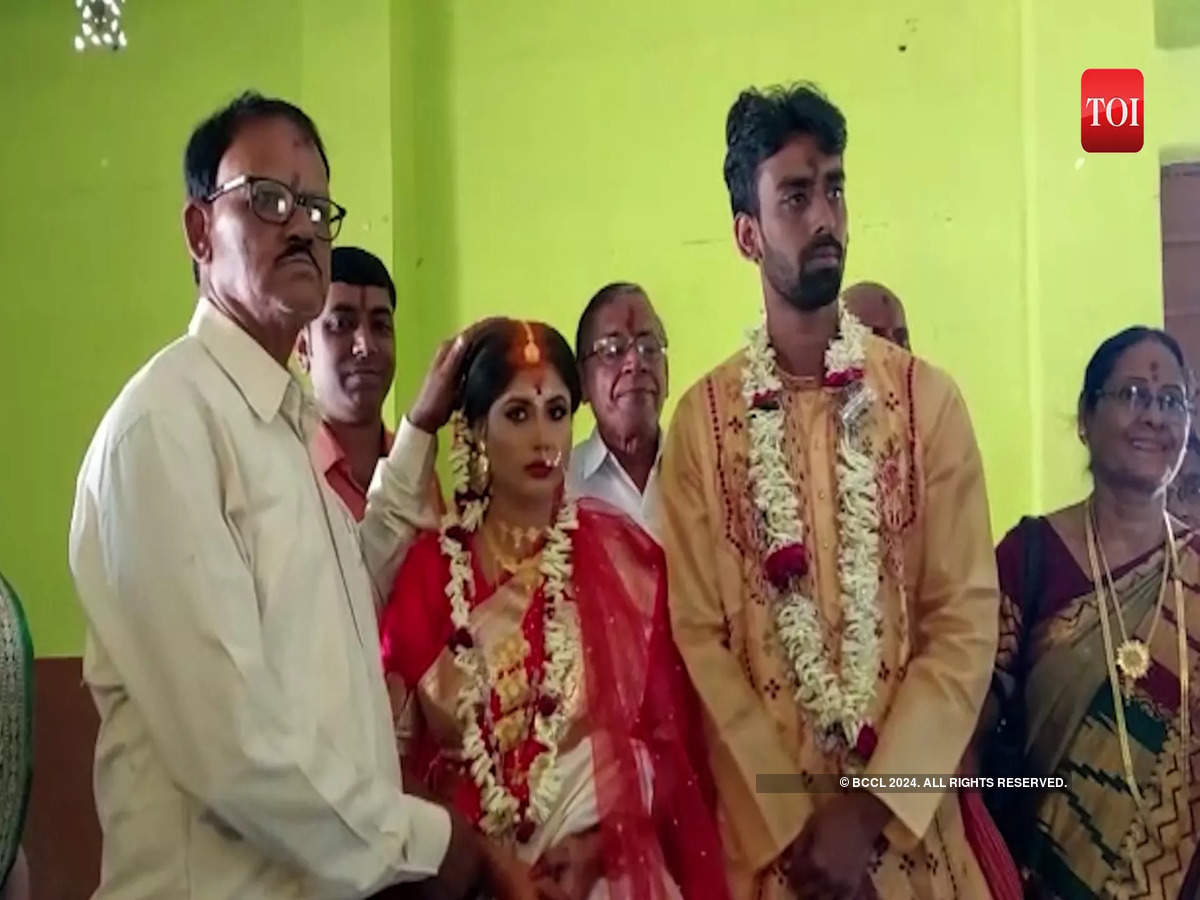 Father-in-law performs daughter-in-law wedding after sons dead in Bengal City image