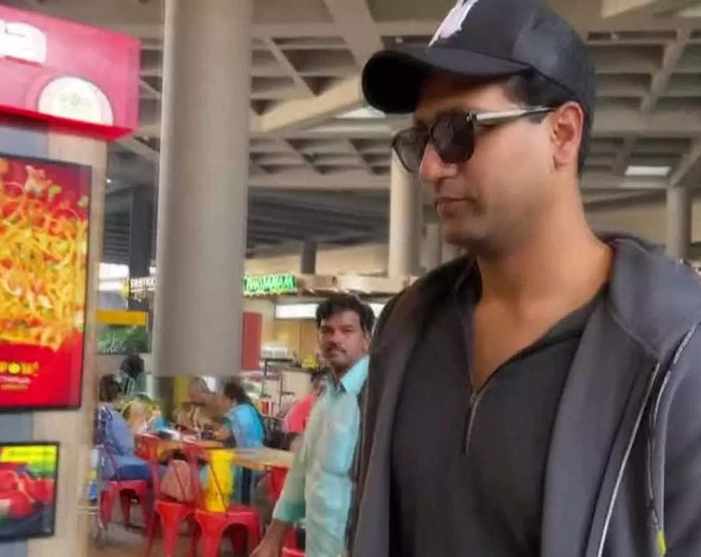
Vicky Kaushal looks handsome in his casual avatar, completes his style with cool pair of shades

