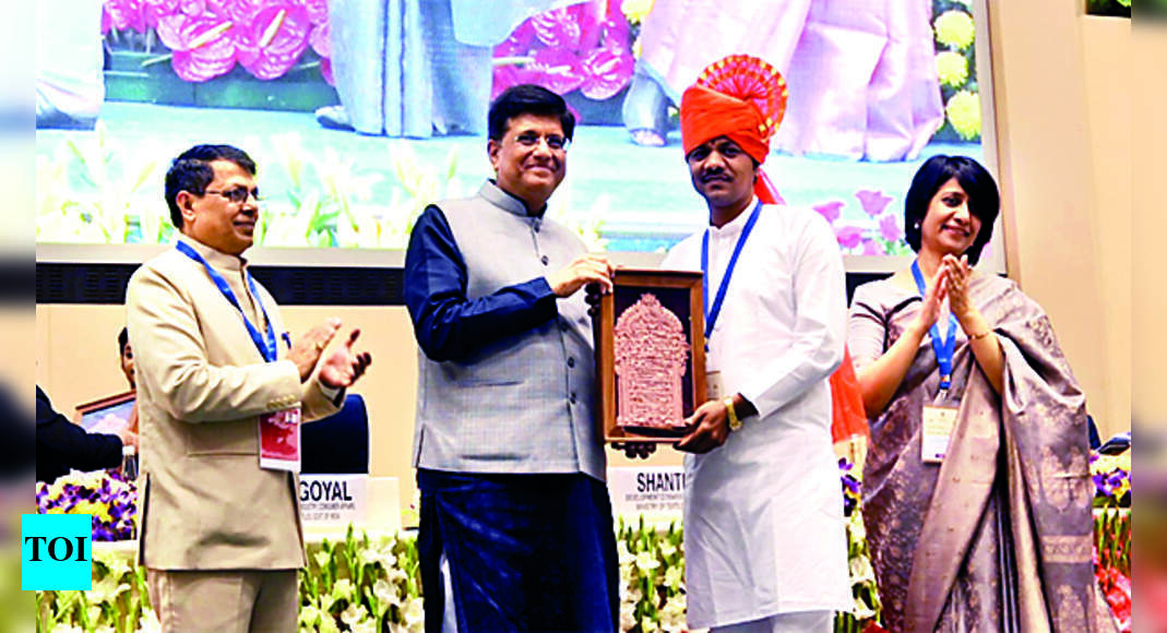 Satpute Kolhapuri Chappal Artisan & Mirajbased String Instrument