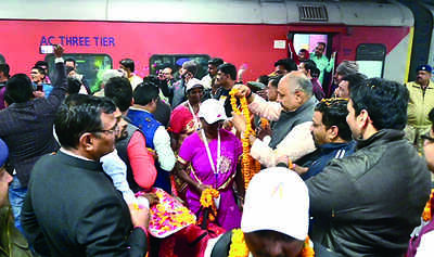 Delegates visit heritage sites, KVD mkts; attend Ganga aarti