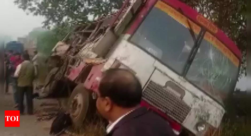 Lucknow Truck Accident 6 Dead 15 Injured As Truck Hits Bus On Lucknow Bahraich Highway