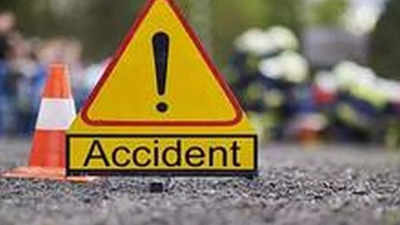 Thane: Driver trapped in auto after accident rescued