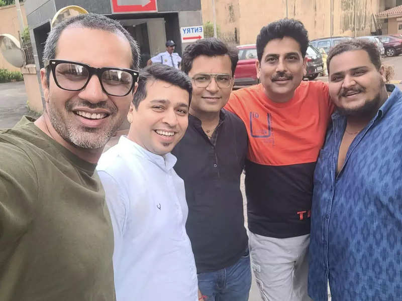 Taarak Mehta's director shares selfie with Shailesh Lodha; fans demand his return to the show
