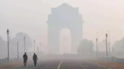 Delhi temperature drops further, air ‘severe’ in many areas