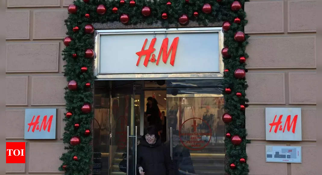 Russians visit H&M for last time as retailer closes stores for good – Times of India