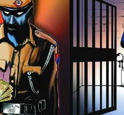 2 guards, 3 goons held for contraband trade inside jail