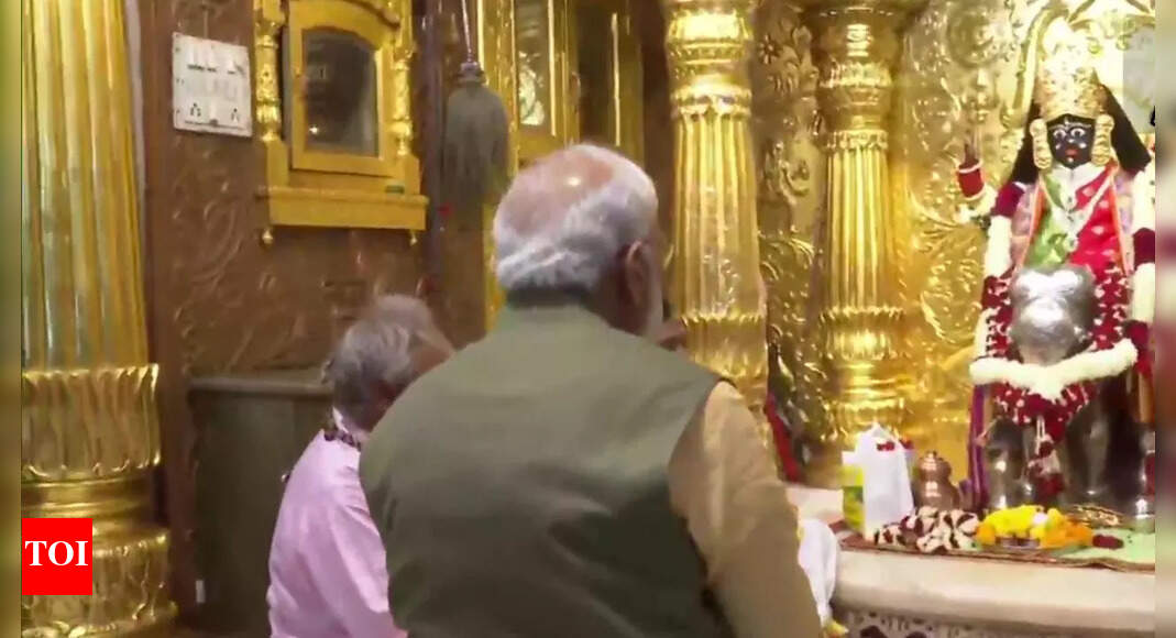 Gujarat polls live: 89 seats vote in first phase today