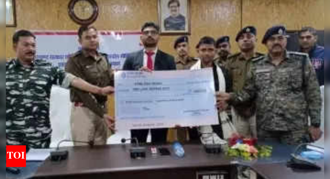 Chatra: Cpi (maoist) Commander Surrenders In Chatra | Ranchi News ...