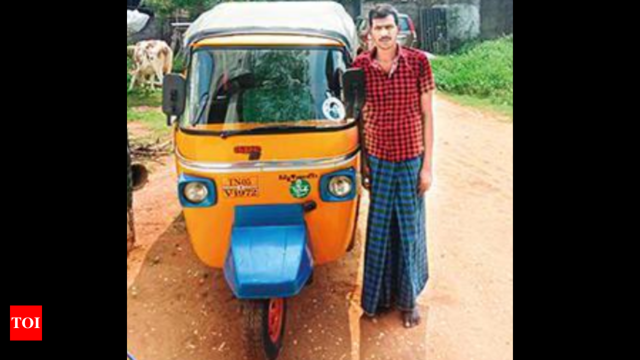 Arogyaraj: This Auto Driver Fills Potholes To Save Lives | Chennai News -  Times of India