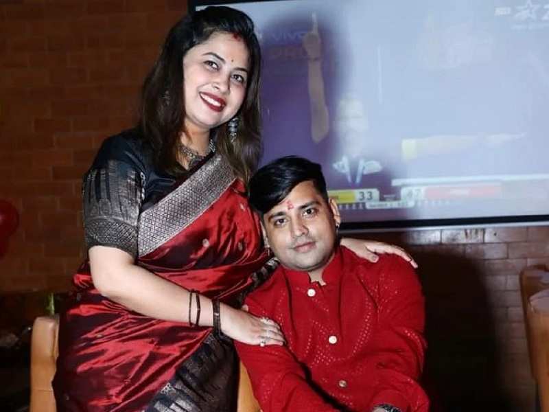 Rakesh Mishra shares a photo with his wife Shweta Mishra on their wedding anniversary