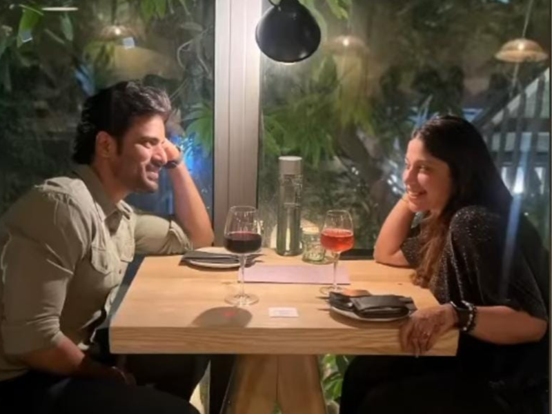 Mohit Malik and Addite Malik celebrate their twelfth anniversary with a romantic dinner date