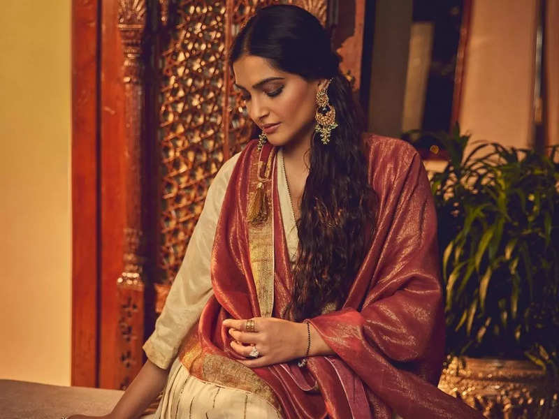Sonam Kapoor looks gorgeous as she steps out in a yellow traditional outfit and gajra - Watch video