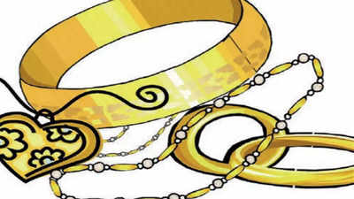 Pune: Crooks lure elderly women with gifts, steal their gold ornaments