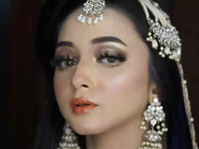 Viral Pakistani girl dances to new song in television show - Times of India