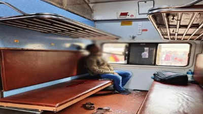 Uttar Pradesh: 'Crowbar' pierces through head of passenger in Neelachal Express near Aligarh